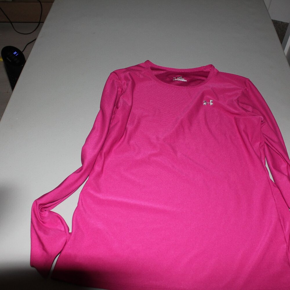 Pink Under Armour Top Size Small